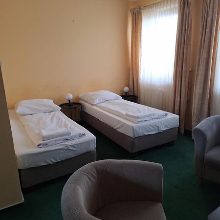 Hotel Malwa Острув-Велькопольски Экстерьер фото