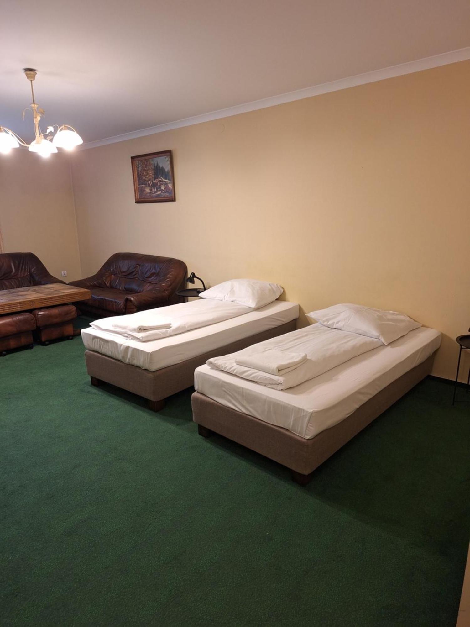 Hotel Malwa Острув-Велькопольски Экстерьер фото