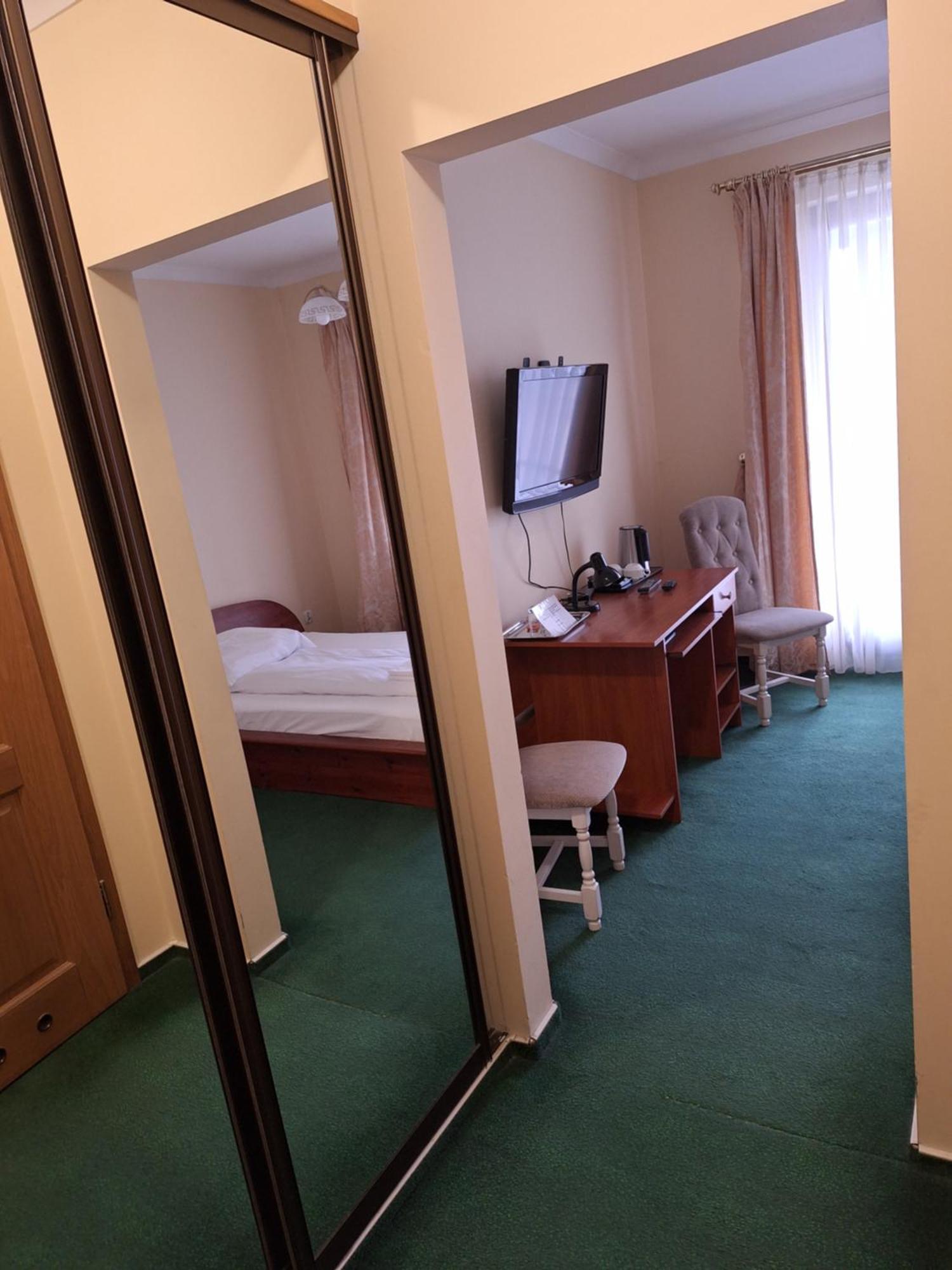 Hotel Malwa Острув-Велькопольски Экстерьер фото