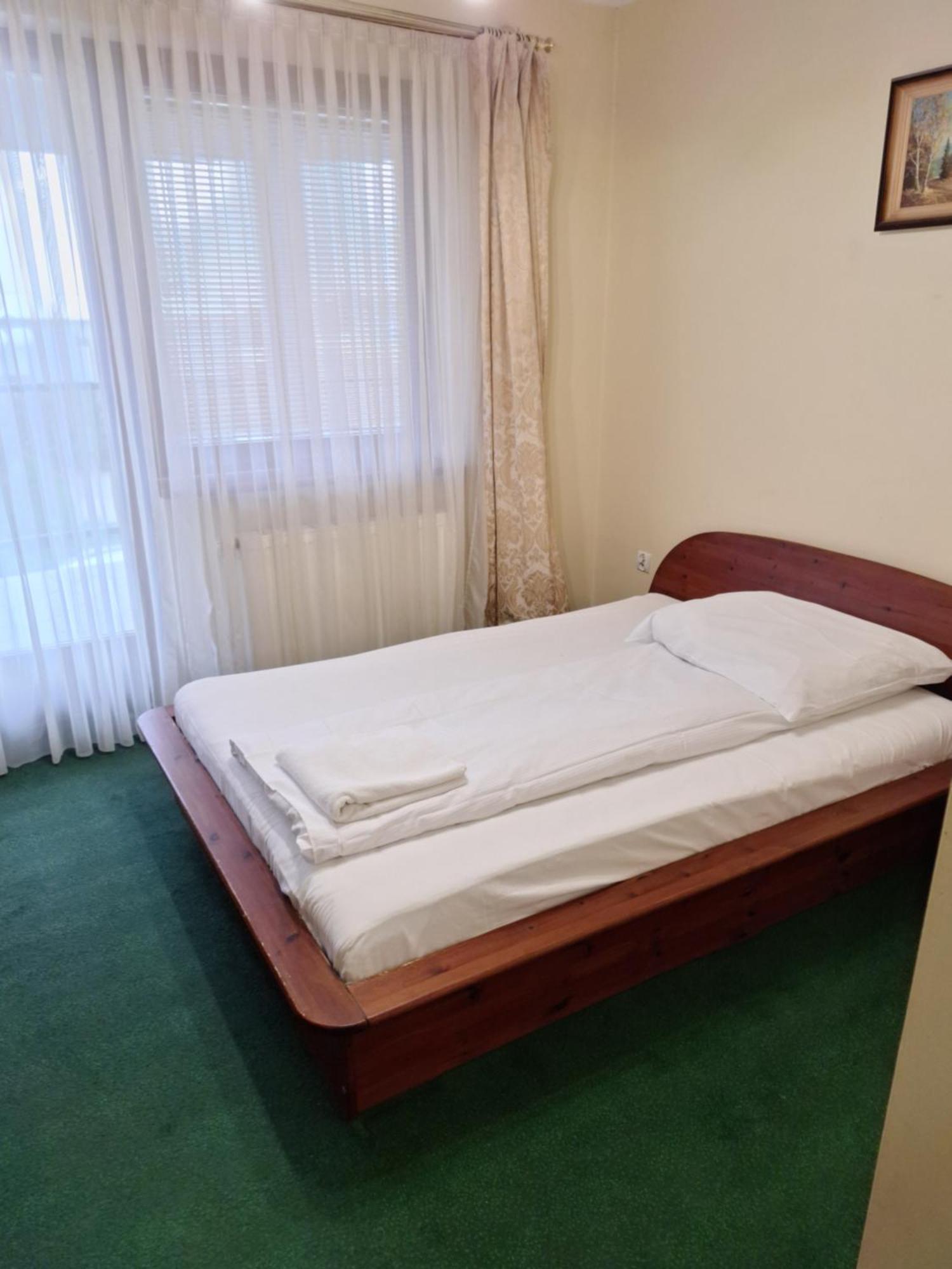 Hotel Malwa Острув-Велькопольски Экстерьер фото