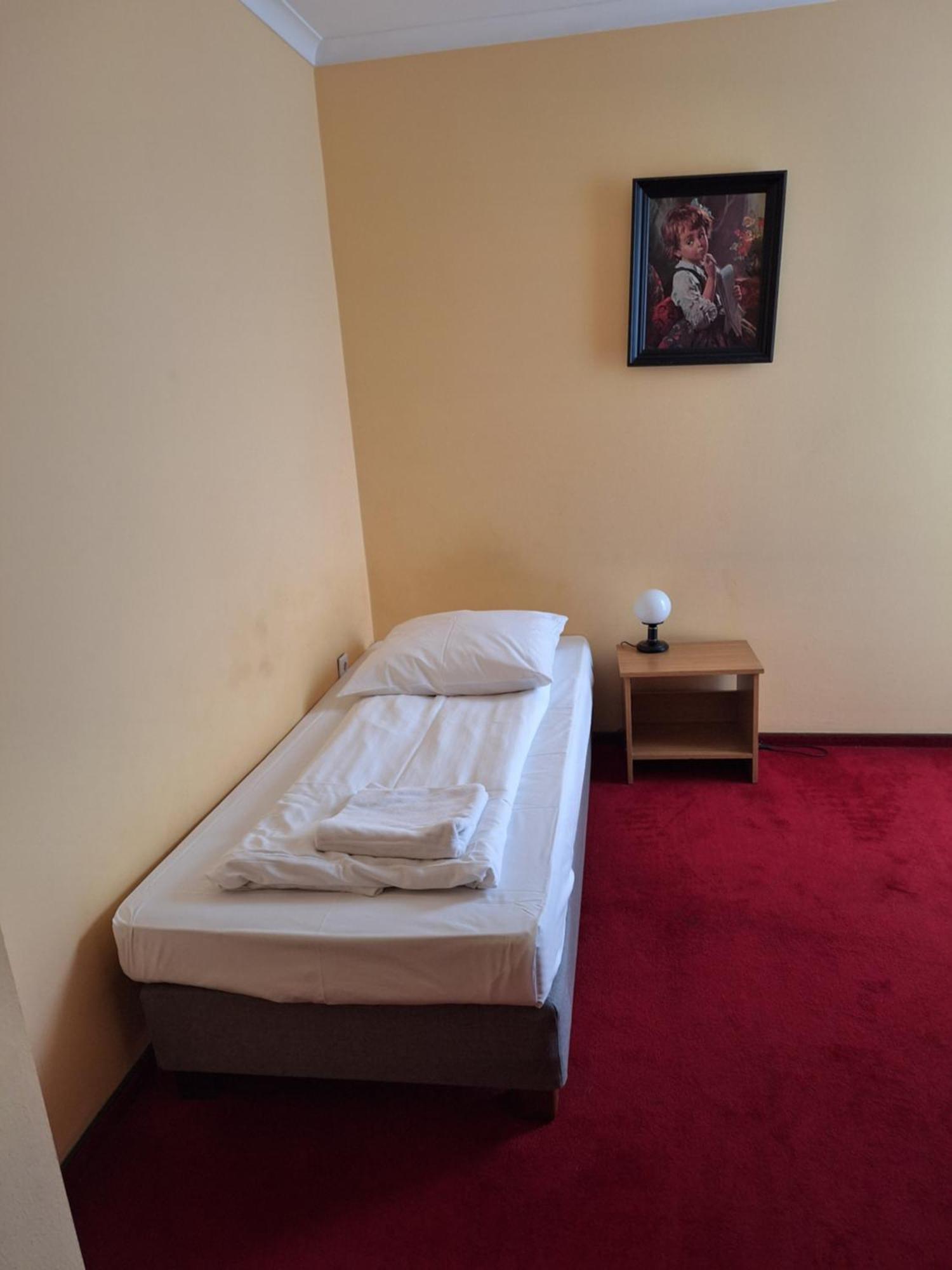 Hotel Malwa Острув-Велькопольски Экстерьер фото
