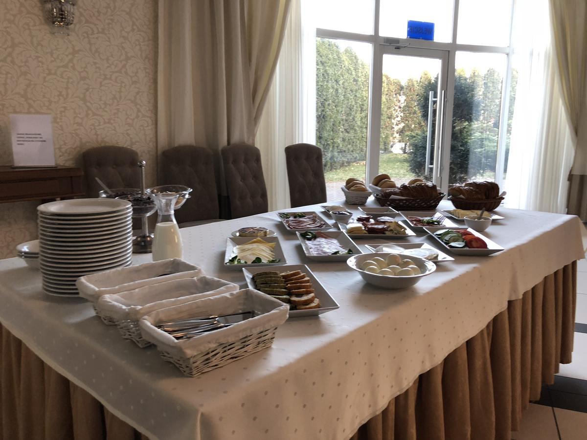 Hotel Malwa Острув-Велькопольски Экстерьер фото
